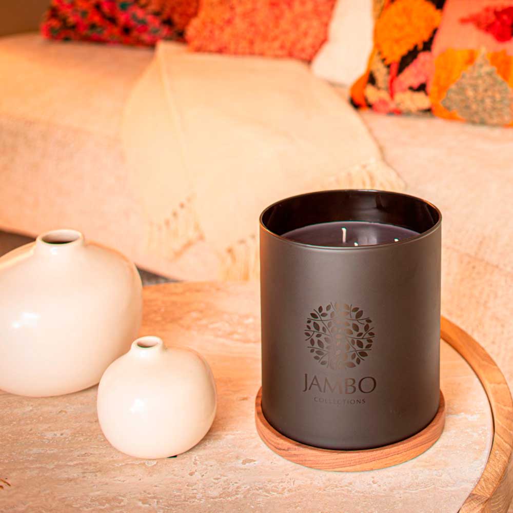 Jambo Collections Pico Turquino geurkaars S – oosters-houtachtige geur in luxe zwarte kaars – te koop bij Interior Fragrances